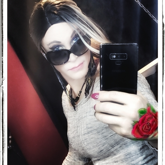 Meet your Posher! She's a trap! - Picture 15 of 16